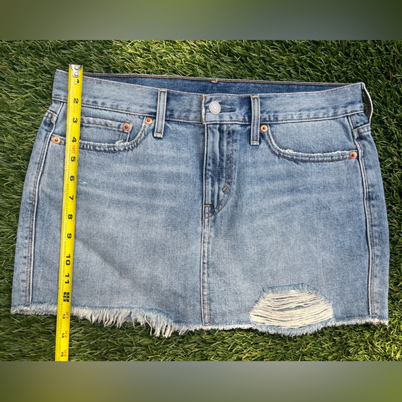 Levi’s Jean Skirt NWOT - Picture 3 of 4